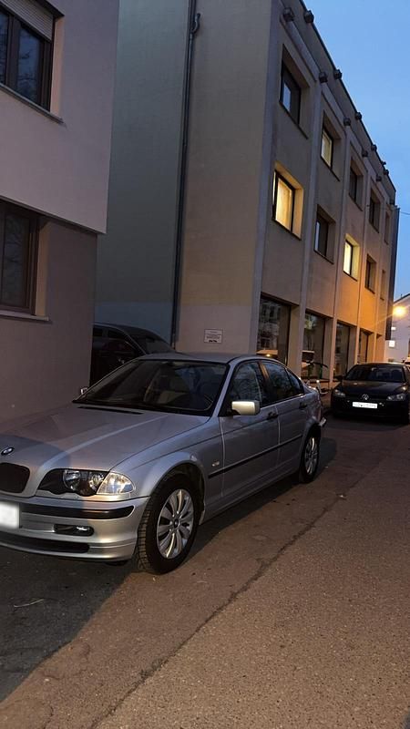 Gebraucht BMW 318 118 PS (86 kW) 2001 Silber Limousine