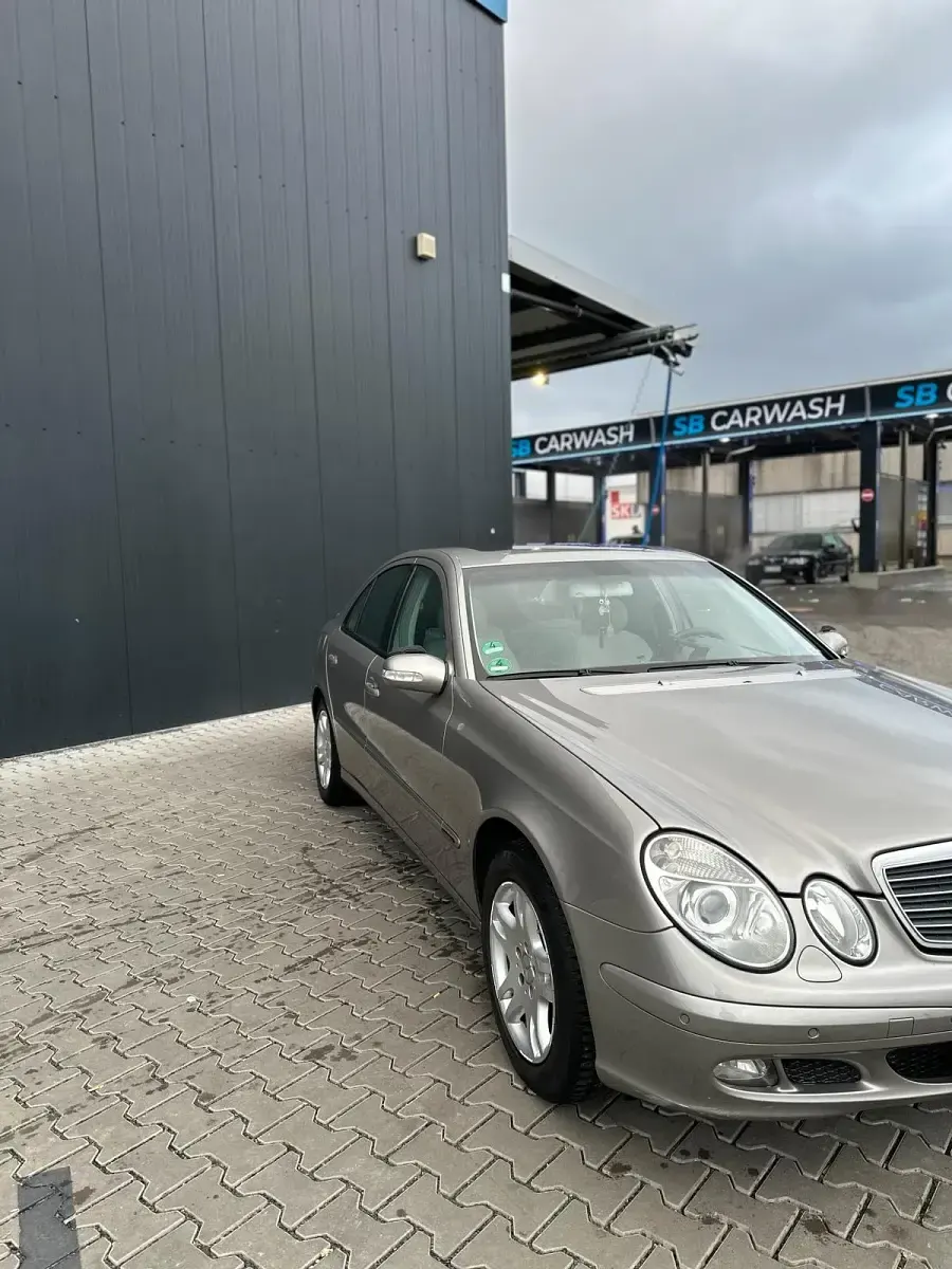 Gebraucht Mercedes E200 163 PS (119 kW) 2004 Silber Limousine