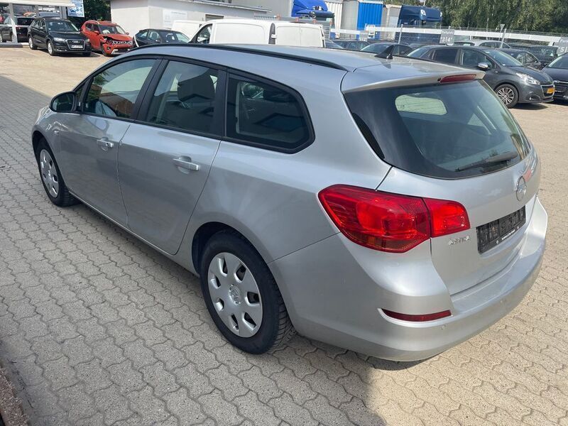 Gebraucht Opel Astra Design Edition 101 PS (74 kW) 2011 Silber Kombi