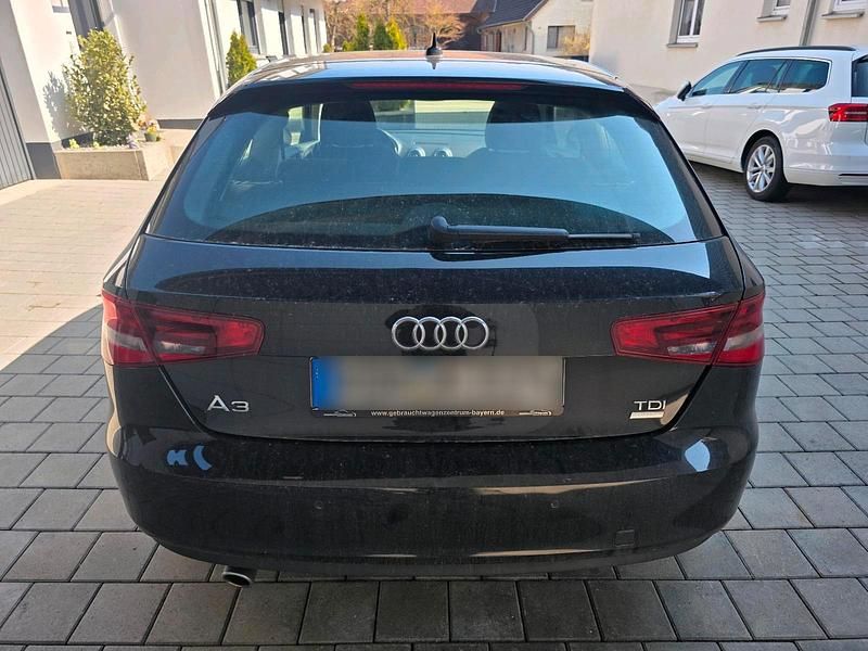 Gebraucht Audi A3 Attraction 110 PS (80 kW) 2015 Schwarz Limousine