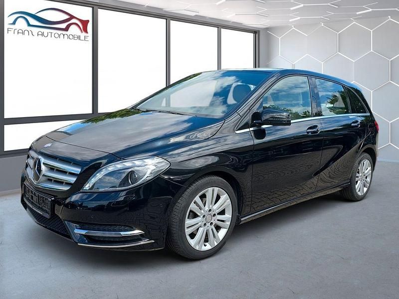 Schwarz Gebraucht 2013 Mercedes B180 Van / Kleinbus | 11.985 € (Guter Preis) - Bild 1/4
