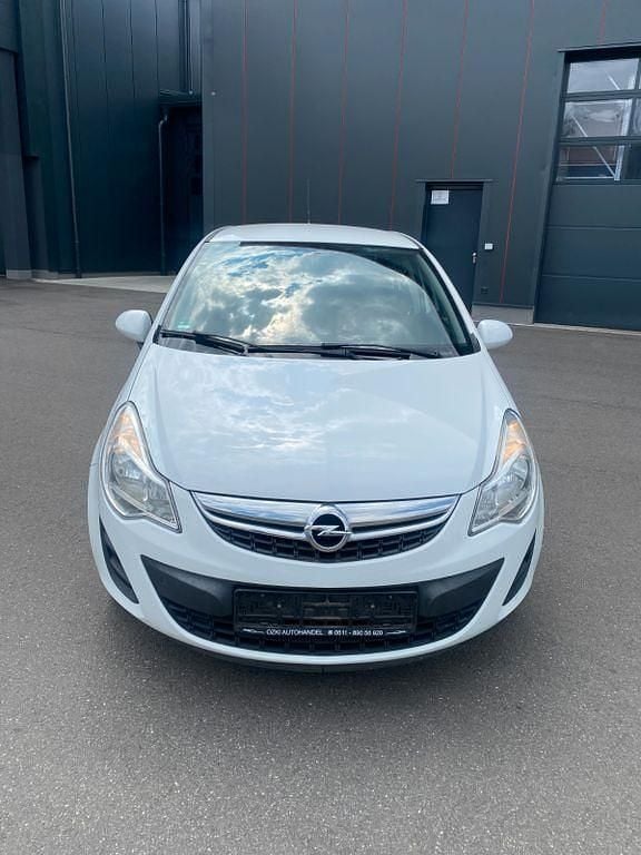 Weiß Gebraucht 2012 Opel Corsa Selection Limousine | 1.999 € (Superpreis) - Bild 1/4