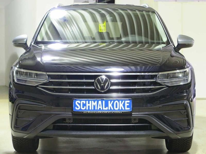 Deep black pearlescent (metallic) Gebraucht 2024 VW Tiguan Allspace Life SUV | 34.350 € (Superpreis) - Bild 1/4