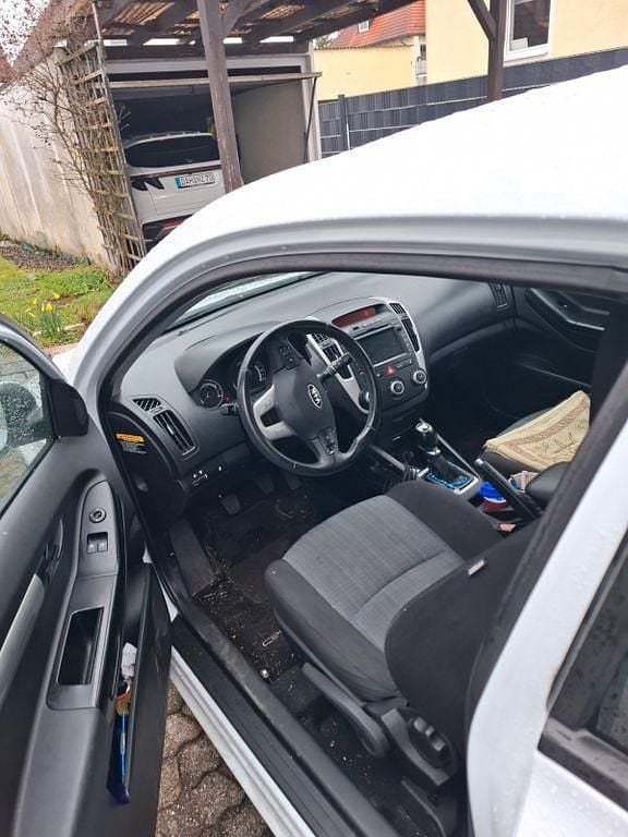 Gebraucht Kia ProCeed Edition 7 90 PS (66 kW) 2011 Weiß Kleinwagen