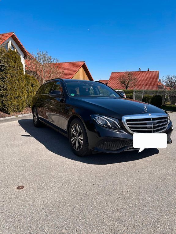 Schwarz Gebraucht 2016 Mercedes E220 Kombi | 20.200 € (Guter Preis) - Bild 1/4