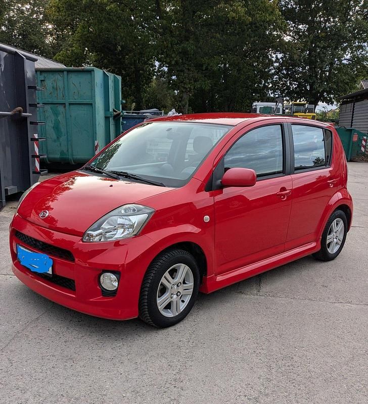 Rot Gebraucht 2007 Daihatsu Sirion Kleinwagen | 4.500 € (Etwas zu teuer) - Bild 1/4