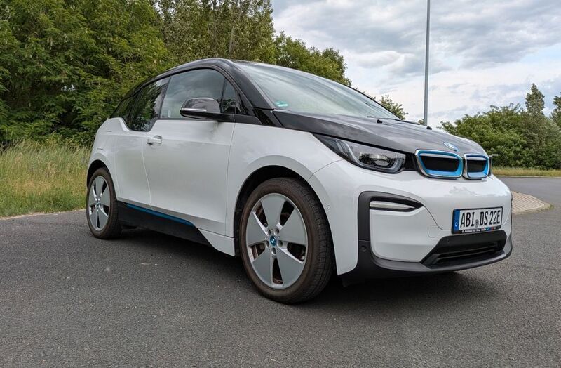 Weiß Gebraucht 2021 BMW i3 Kleinwagen | 18.700 € (Guter Preis) - Bild 1/4