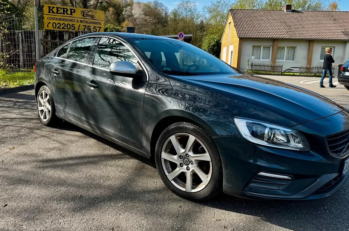 Gebraucht Volvo S60 R-Design Momentum 163 PS (119 kW) 2013 Grau Limousine