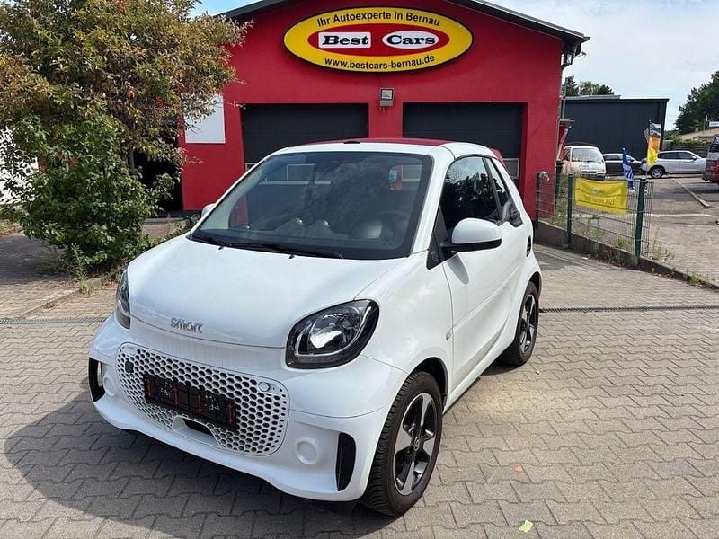 Weiß (metallic) Gebraucht 2022 Smart ForTwo Electric Drive Cabrio | 12.999 € (Superpreis) - Bild 1/4