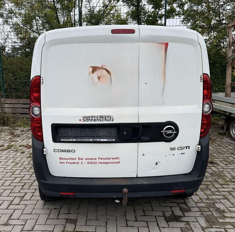 Gebraucht Opel Combo Edition 105 PS (77 kW) 2016 Weiß Van / Kleinbus