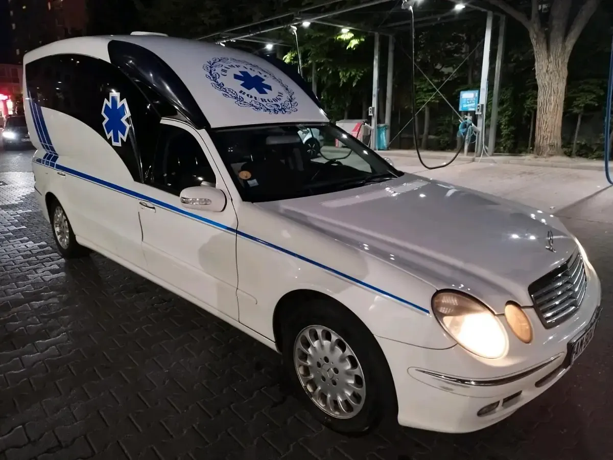 Gebraucht Mercedes E270 177 PS (130 kW) 2006 Weiß Limousine
