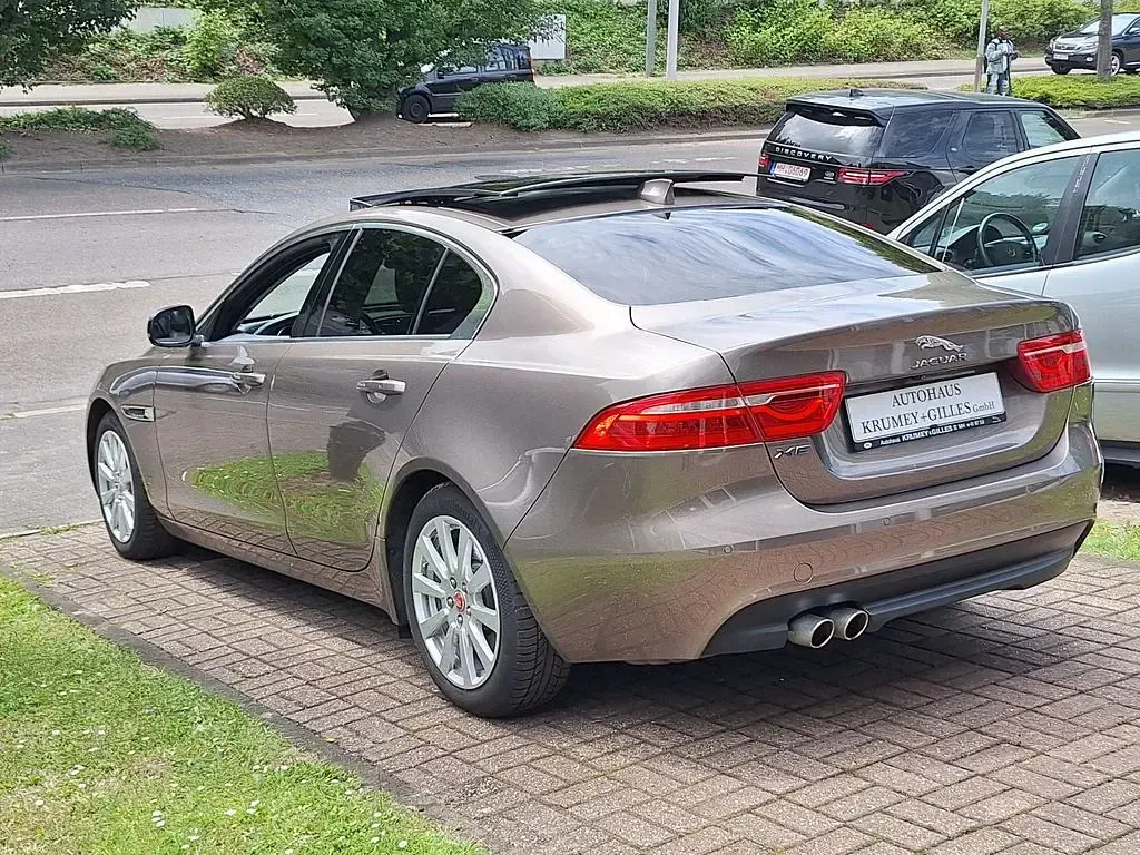 Gebraucht Jaguar XE Prestige 179 PS (131 kW) 2018 Braun Limousine