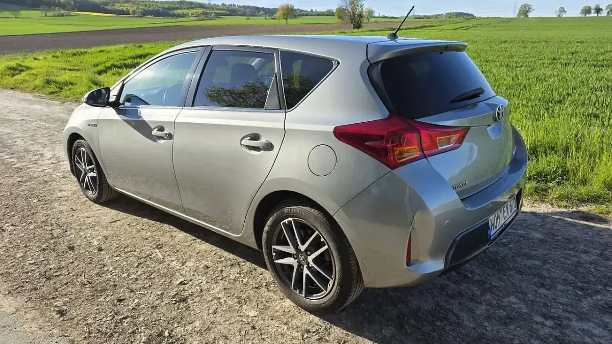 Gebraucht Toyota Auris Hybrid Edition 99 PS (72 kW) 2015 Limousine
