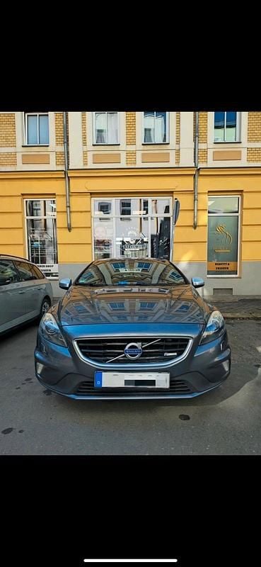 Grau Gebraucht 2013 Volvo V40 R-Design Kombi | 10.000 € (Fairer Preis) - Bild 1/4