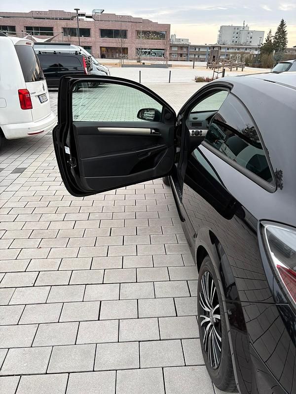 Gebraucht Opel Astra GTC 116 PS (85 kW) 2008 Schwarz Coupé
