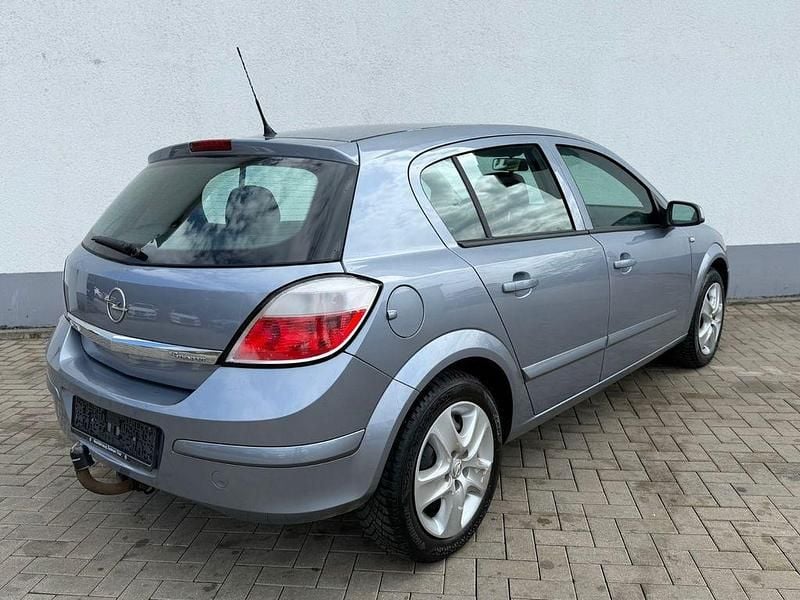 Gebraucht Opel Astra Edition 105 PS (77 kW) 2006 Silber Limousine