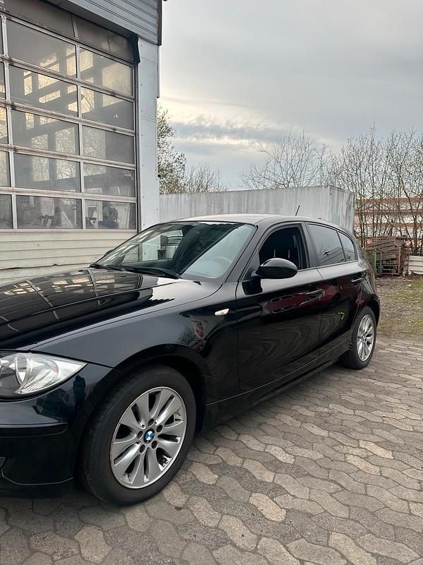 Gebraucht BMW 116 122 PS (89 kW) 2009 Schwarz Kleinwagen