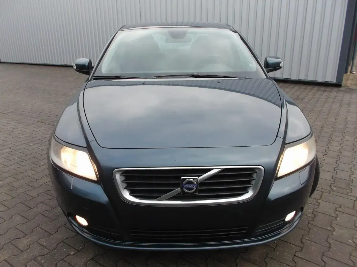 Second-hand Volvo S40 109 CP (80 kW) 2010 Albastru Berlinǎ