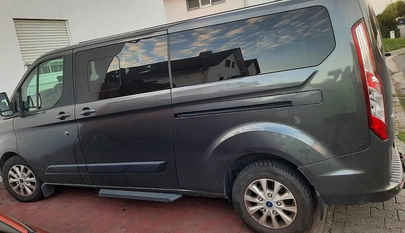 Grau Gebraucht 2019 Ford Tourneo Custom Trend Van / Kleinbus | 23.000 € (Fairer Preis) - Bild 1/4