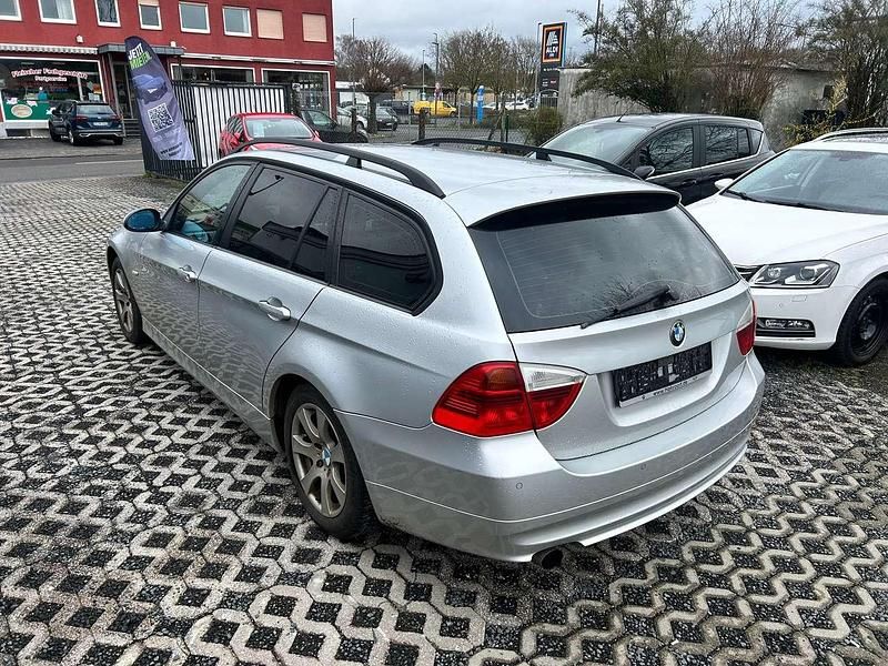 Gebraucht BMW 320 150 PS (110 kW) 2006 Titansilber metallic Kombi