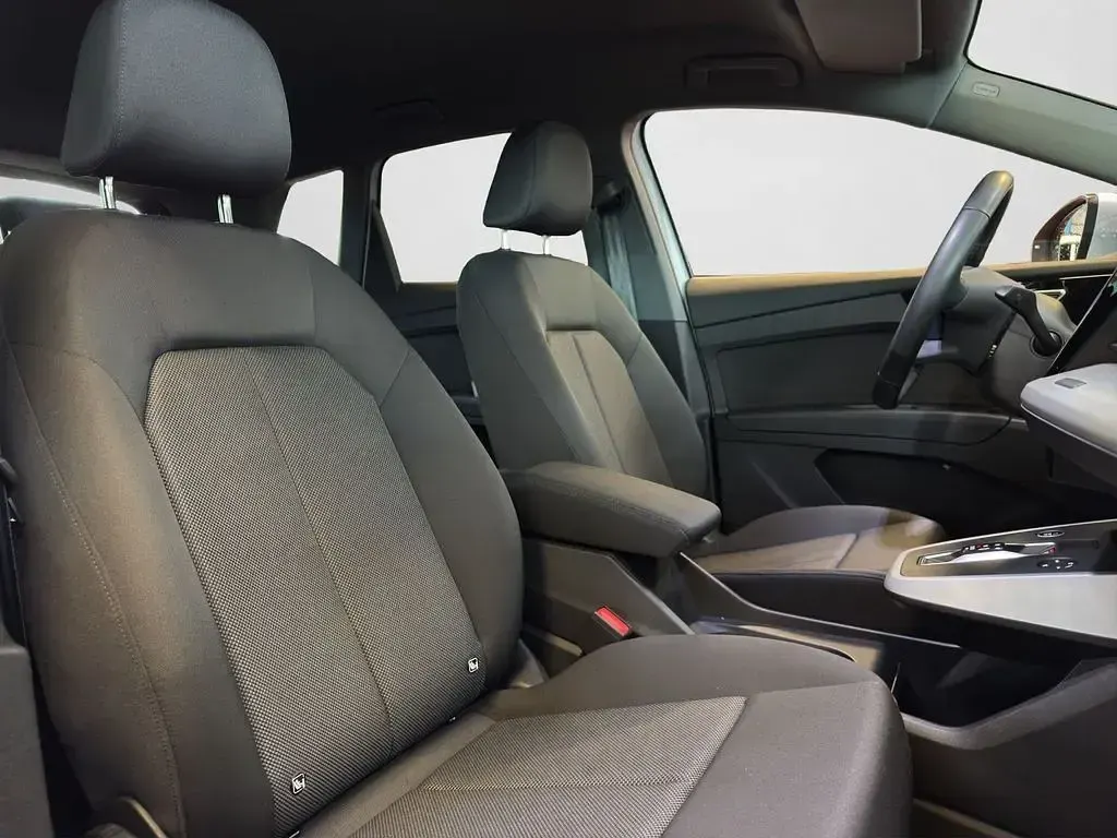 Gebraucht Audi Q4 e-tron Sport 219 kW (299 PS) 2023 Gletscherweiß metallic SUV