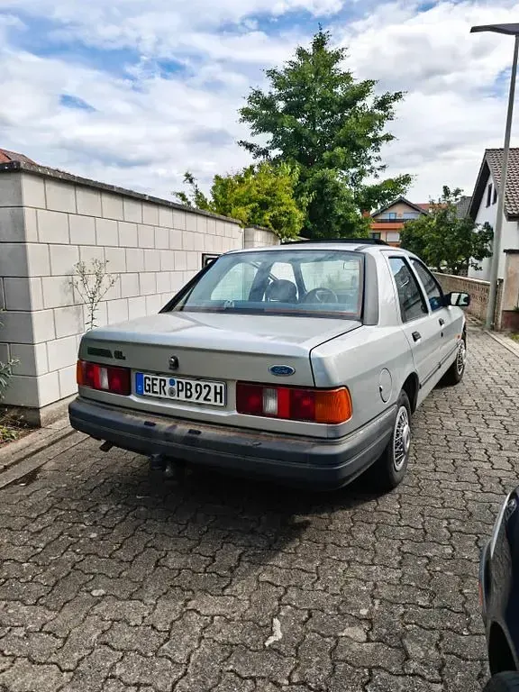 Gebraucht Ford Sierra 101 PS (74 kW) 1988 Silber Limousine