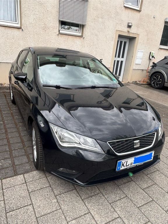 Schwarz Gebraucht 2014 Seat Leon Reference Limousine | 5.999 € (Fairer Preis) - Bild 1/4