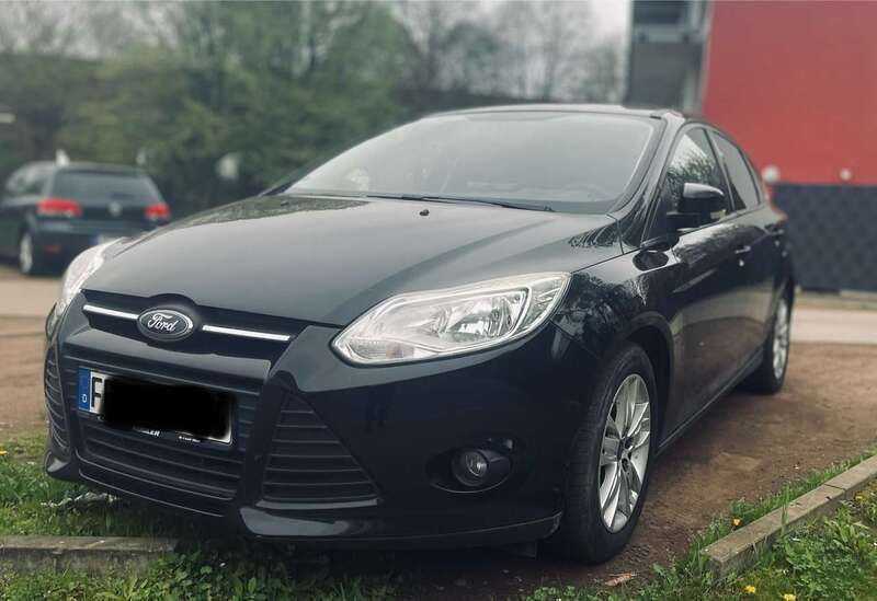 Schwarz Gebraucht 2011 Ford Focus Limousine | 5.400 € (Fairer Preis) - Bild 1/4