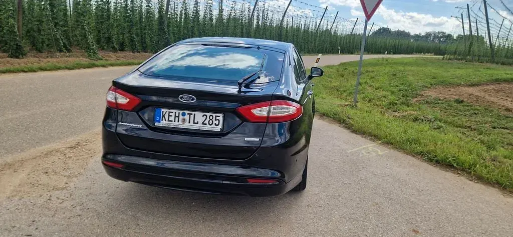 Gebraucht Ford Mondeo Titanium 160 PS (117 kW) 2015 Schwarz Limousine