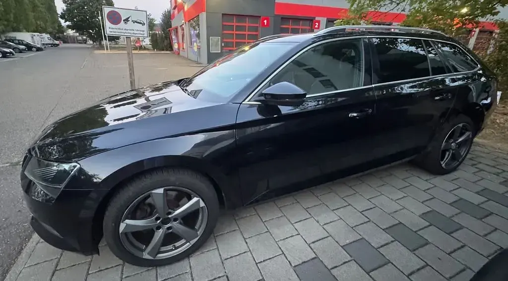 Gebraucht Skoda Superb Ambition 190 PS (139 kW) 2017 Schwarz Limousine