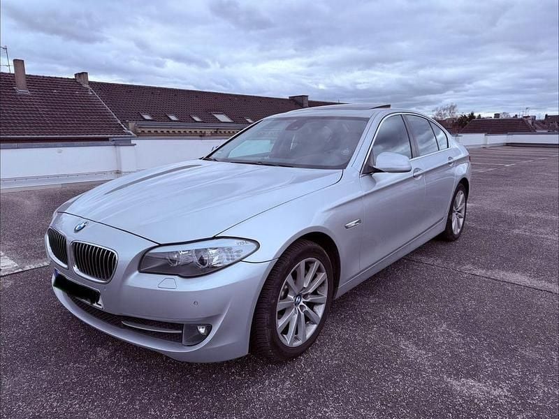 Gebraucht BMW 530 258 PS (189 kW) 2012 Silber Limousine