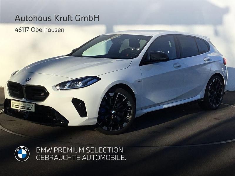 Gebraucht BMW M135 Performance 300 PS (220 kW) 2025 Alpinweiß uni Kleinwagen