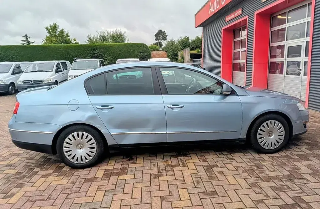 Gebraucht VW Passat 105 PS (77 kW) 2008 Blau Limousine