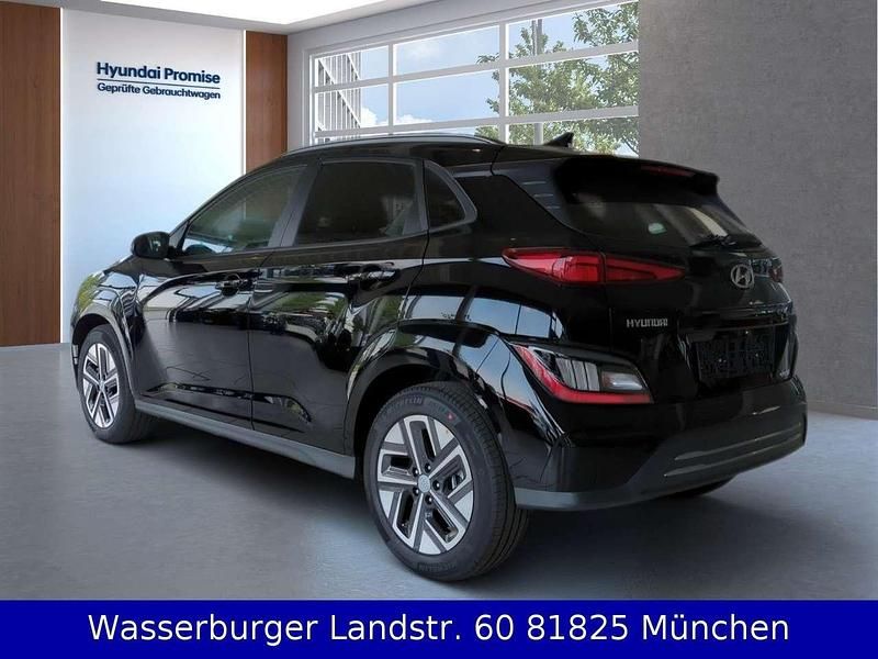 Gebraucht Hyundai Kona Trend 100 kW (136 PS) 2023 Phantom black SUV