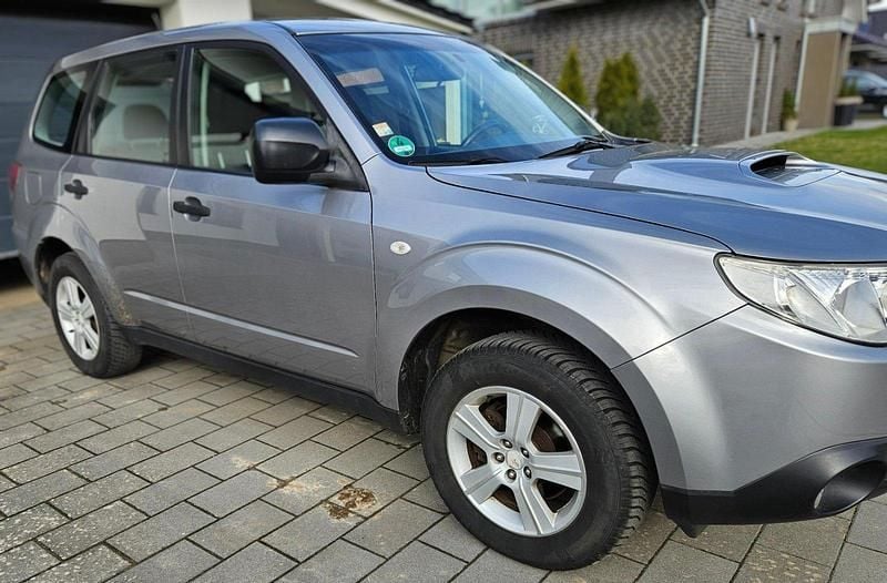 Gebraucht Subaru Forester Active 147 PS (108 kW) 2010 Silber SUV