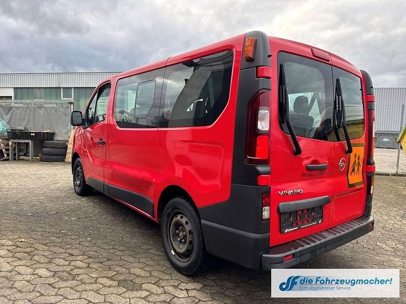 Gebraucht Opel Vivaro 90 PS (66 kW) 2015 Rot Van / Kleinbus