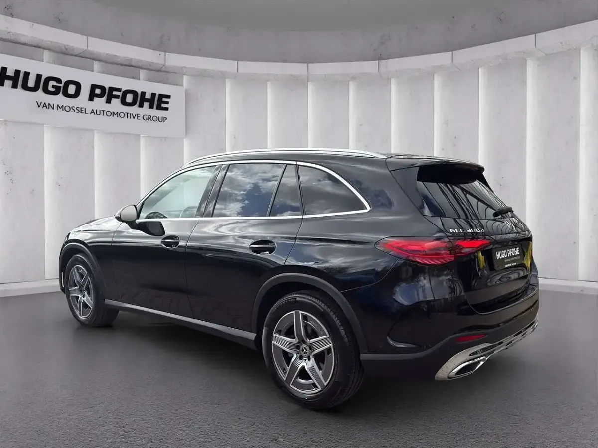 Gebraucht Mercedes GLC300 AMG line 269 PS (197 kW) 2025 Obsidianschwarz metalliclack SUV
