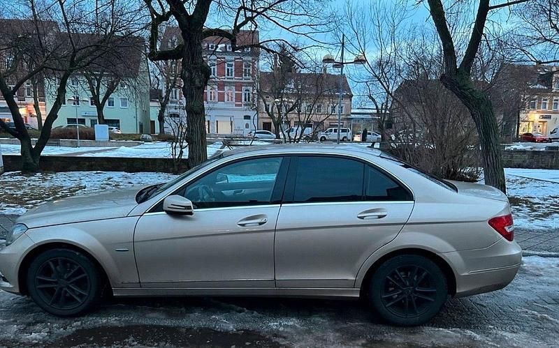 Gebraucht Mercedes C180 156 PS (114 kW) 2011 Beige Limousine