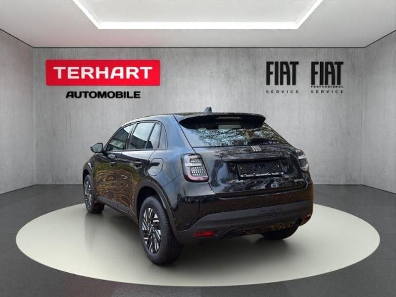 Neu Fiat 600 Basis 101 PS (74 kW) 2025 Schwarz SUV