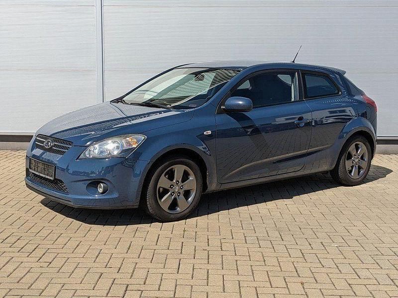 Clydeblau metallic Gebraucht 2010 Kia Ceed Kleinwagen | 2.980 € (Guter Preis) - Bild 1/4