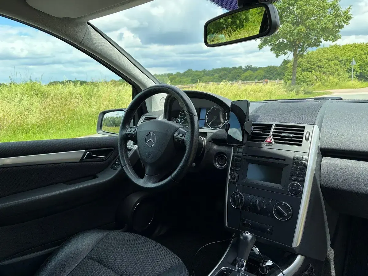 Gebraucht Mercedes A160 Avantgarde 70 PS (51 kW) 2012 Schwarz Kleinwagen