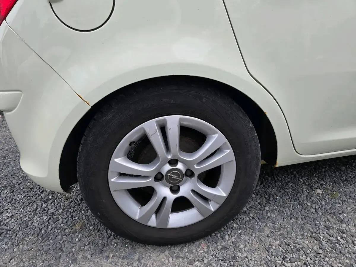 Gebraucht Opel Corsa Satellite 87 PS (63 kW) 2011 Andere farben Kleinwagen