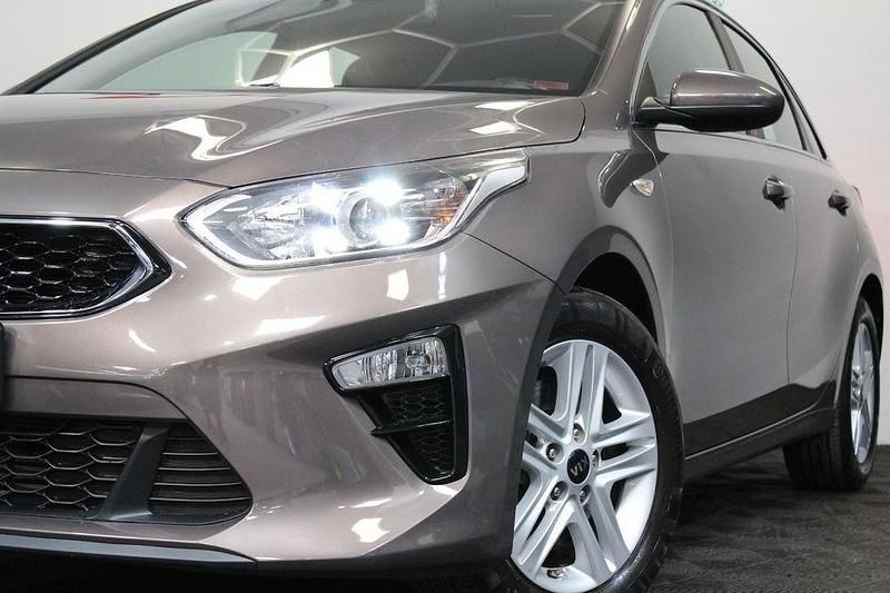 Gebraucht Kia Ceed Vision 140 PS (102 kW) 2019 Braun Kleinwagen