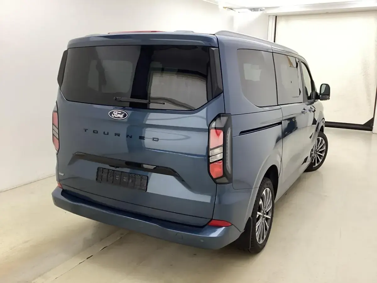 Gebraucht Ford Tourneo Custom Titanium X 233 PS (171 kW) 2025 Chromablau Van