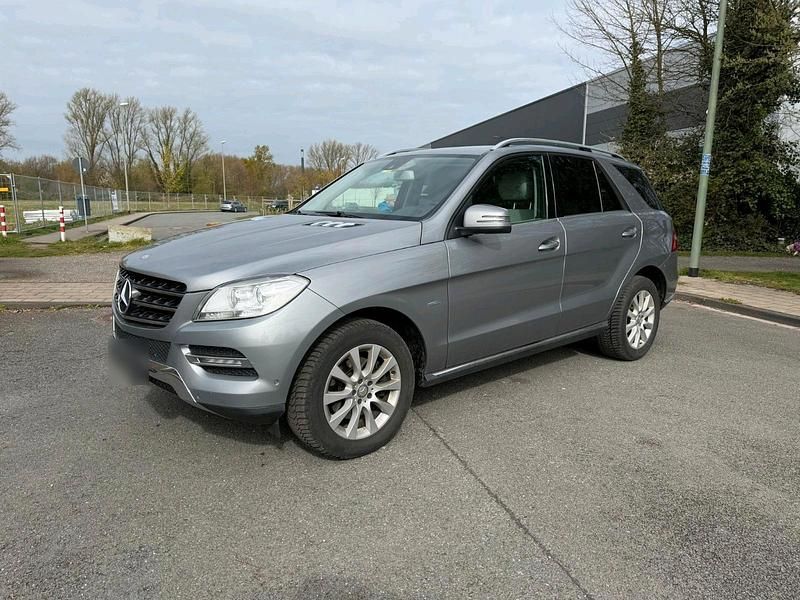 Gebraucht Mercedes ML350 259 PS (190 kW) 2012 Grau SUV