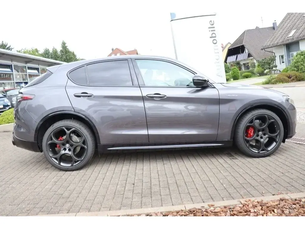 Neu Alfa Romeo Stelvio Veloce 209 PS (153 kW) 2026 Grau SUV