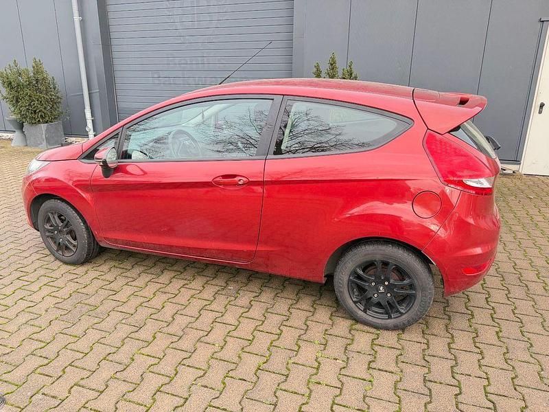 Gebraucht Ford Fiesta Trend 60 PS (44 kW) 2008 Rot Kleinwagen