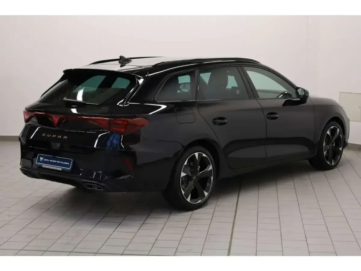 Neu Cupra Leon 150 PS (110 kW) 2025 Midnight schwarz metallic Kombi