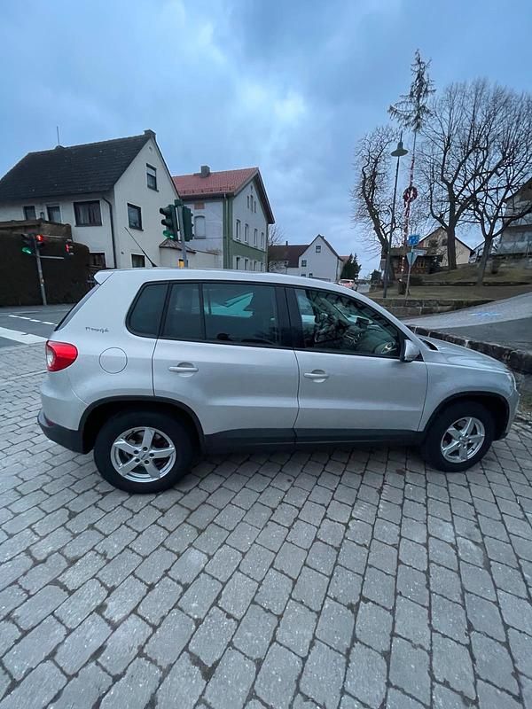 Gebraucht VW Tiguan Freestyle 122 PS (89 kW) 2011 Grau SUV