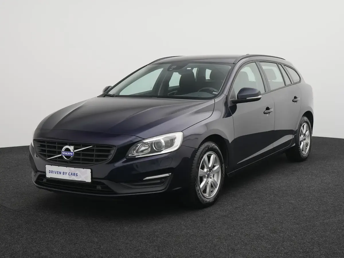 Używany Volvo V60 Kinetic 150 KM (110 kW) 2016 Niebieski Kombi